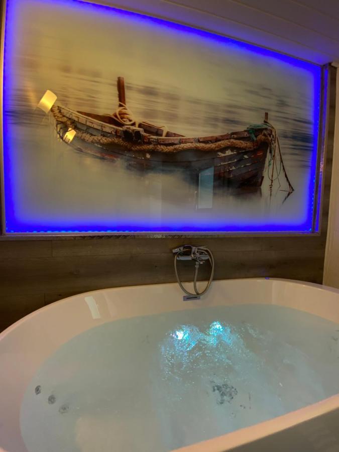 Gleis 2, Waggon Mit Ofen, Optional Mit Whirlpool Und Sauna Dahlem  Exteriör bild